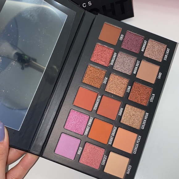 Eyeshadow palette 🎨 - Picture 2 of 4